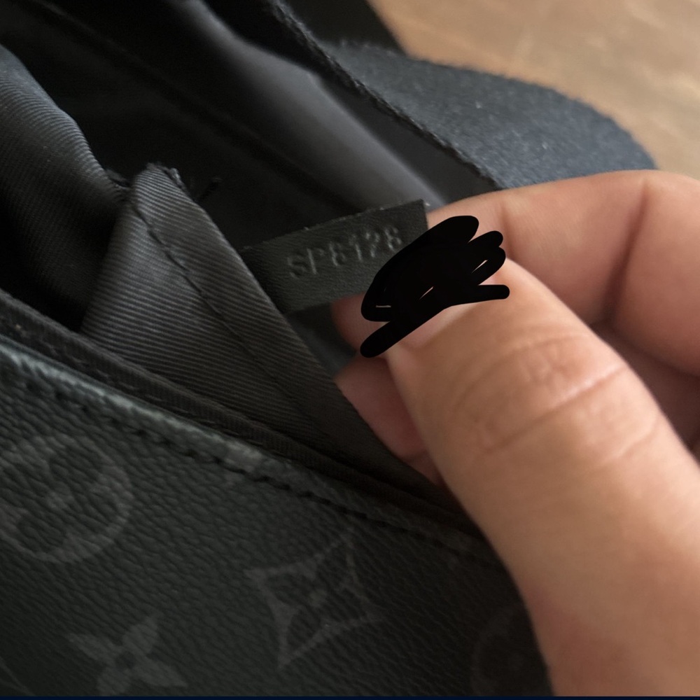 Louis Vuitton - Picture 4 of 4